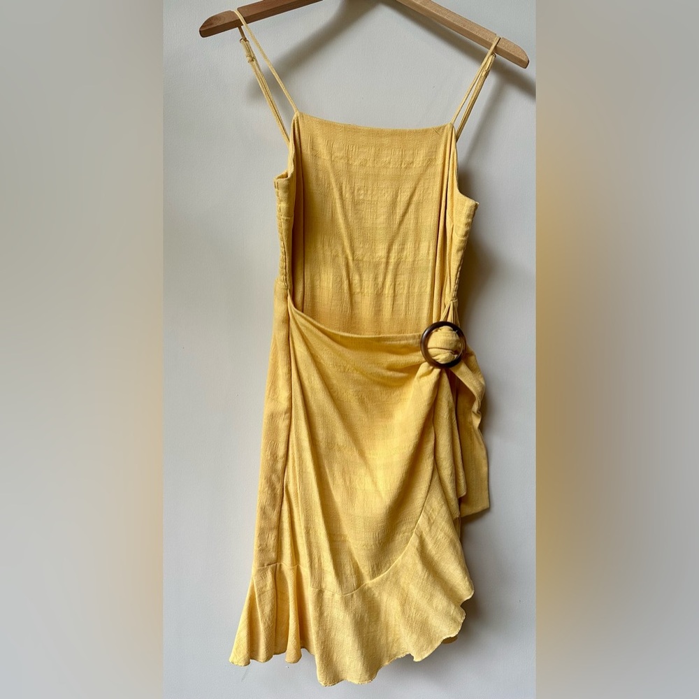 Yellow spaghetti strap dress with adjustable belt! American eagle. Size medium.